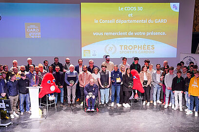 Photo de groupe des lauréats des Trophées sportifs gardois - Agrandir l'image, fenêtre modale